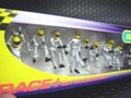 Scalextric1/32ｽﾛｯﾄｶｰ用ｱｸｾｻﾘｰ　8292◇ピットクルー フィギュア 8体ｾｯﾄ/ﾌｭｰｴﾙﾀﾝｸ付き  「Fuel Cherge Crew/ｼﾙﾊﾞｰ」　 （Fuel Men x2　Wheel Men x6）　展示演出に最適！