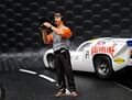 LeMans miniatures 1/32 ﾌｨｷﾞｭｱ　132056ｍ◆カメラマンのティエリー　Cameraman, Thierry　レジン製・高級フィギュア★ルマンのピットで仕事をするTVクルー！