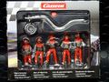 Carrera 1/32 ｺｰｽｻｲﾄﾞ ｱｸｾｻﾘｰ　　21131◆ピットクルー /フィギュア 5体SET　給油ホース&ロリポップ 付き　　　Pit Cruw  Mechanics ★レッドクルー　貴方のサーキットに！ 