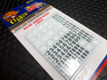 Revell/Monogram製　1/32　ｽﾛｯﾄｶｰ用ﾃﾞｶｰﾙ　　　　◇ゼッケンナンバー デカール　アソートセット（2枚入り）　ゼッケンベース付き　　これは便利！1/32スケール◆ｳｫｰﾀｰｽﾗｲﾄﾞﾃﾞｶｰﾙ
