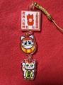 縁起物猫御守（勝ち達磨×開運招き猫）