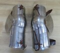 【レンタル商品】 中世 スチール製 レッグアーマー 膝