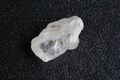 極上！まるごと真っ白5.7ct！超高波動ロシア産フェナカイト原石【最高品質・超透明・超光沢・レインボー・超激レア】
