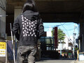 ハチ柄 ZIP PARKAR