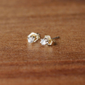 ピアス☆ロシア産フェナカイト（2.7mm）