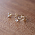 ピアス☆ロシア産フェナカイト（3.2mm）