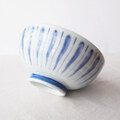 有田焼聖山窯/ストライプ染付十草低め型レトロ茶碗