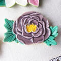 綺麗なお花を模った可愛い昭和レトロ箸置き【紫色の牡丹の花】