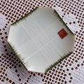 【肥】緑白刷毛柄赤金文字隅切り角小皿10.5cm