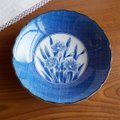 懐かしい昭和レトロ食器/縁サビ藍色布目柄水仙柄の花形平鉢