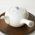 ほほえみ急須/真っ白水色花散らし丸っこい形が可愛らしい♪