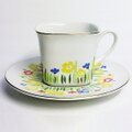 昭和レトロな黄色赤青のお花畑が可愛いスクエア形金フチコーヒーカップ＆ソーサーIvory china