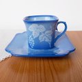 総青水色ぶどう葡萄柄のスクエア型コーヒーカップ＆ソーサー