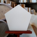 在庫正五角形包張りキャンバス　幅45.5×高さ43×厚み2.5cm