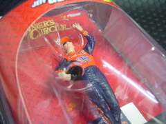 1/24　NASCARフィギュア　◆#24　JeffGordon　"DuPONT"　　　★ミスターナスカーことジェフゴードン！　表情まで出来は最高、マシンと一緒にディスプレーしてね。　ACTION★ｳｨﾅｰｽﾞｻｰｸﾙ