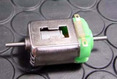 1/32スロットカー用汎用モーター　SKGM-024/24000rpm　FLY・スケレ・カレラなどに最適！ 貫通ロングシャフト・ショートカンモーター