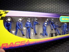 Scalextric1/32ｽﾛｯﾄｶｰ用ｱｸｾｻﾘｰ　C8293◇ピットクルー10体ｾｯﾄ　「Tire Change Crew/ﾌﾞﾙｰ」　 （Jack Men x3　Wheel Men x7）　　展示演出に最適！