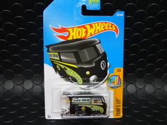 ﾎｯﾄｳｨｰﾙ　1/64　ﾀﾞｲｷｬｽﾄﾓﾃﾞﾙ　★MICRO　VW BUS "SURFs UP” ★カワイイVWバスに「ムーンアイズ/サーフアップ」が登場！！　