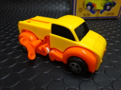 ゼンマイ仕掛けのゆかいなオモチャ！！「トランスフォーマー 　変身トラック/ドッグルフォード　オレンジ」　　驚愕の自走・変身！今人気です。売り切れたらゴメンね～