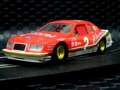 Scalextric 1/32 ｽﾛｯﾄｶｰ 　C4067◆Ford Thunderbird 　”STOCK-CAR”　#2 Red & White.   　新製品サンダーバードのゼッケン2号車入荷！★クァーズカラーをイメージしたモデル！