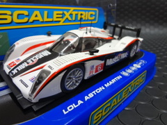 Scalextric 1/32　ｽﾛｯﾄｶｰ　C3291◆Aston Martin Lola LMP1 　"team-Muscle Milk"　　ライトも点灯！★海外買い付け品、お奨めの一台！！