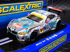 Scalextric 1/32 ｽﾛｯﾄｶｰ　C3625◆ BMW Z4 GT3  　Team UKYO-HATSUNE MIKU  RACING  #0/N. Taniguchi & T. Kataoka    2012  Super-GT JAPAN   前後ライト点灯　海外から緊急お取り寄せ！★これが最後よ！売り切れ注意・今すぐ注文！