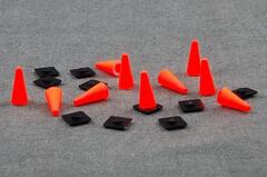 Team Slot 1/32　ｼﾞｵﾗﾏ用 ｱｸｾｻﾘｰ　6363002◆三角コーン　RED　　"CONOS DECORADOS"　10個入り　　　コースにピットにガレージに！◆小さな工夫でニクイ演出！