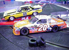 ｵﾘｼﾞﾅﾙ･ﾒｲﾄﾞ 1/32 ｽﾛｯﾄｶｰﾊﾟｰﾂ 　　ウレタン・スリックタイヤ◆SCX/NASCAR ナスカー＆バラクーダ用　　リヤ2本set　◆各種ナスカーとバラクーダにも！　　　　　レース用ウレタンタイヤ from U.S.A.★感激グリップ！　 