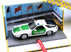 LeMans miniatures 1/32 ｽﾛｯﾄｶｰ  1132105M-POL 　◆ Porsche 928 Polizei  . 　モダンなポルシェ928のポリスカーは各部ライトが点灯します！　ご予約くださいね◆ ポルシェ928のポリスカー もうすぐ新発売！