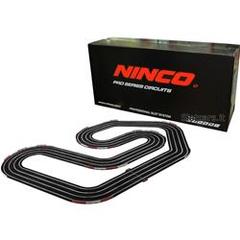 NINCO 1/32 ｽﾛｯﾄｶｰ　 20192◆　4 LANE  Set, / 4レーン･セット　　ホームコースセット（13m、4レーン/コントローラーx4/クルマ無し/)　　　超豪華4レーン、全長13m。これはもう営業コースだっ！★1/28、1/32、1/43も走れてレイアウト変更も自由自在！