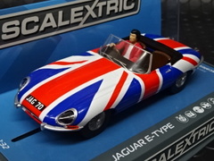 Scalextric 1/32 ｽﾛｯﾄｶｰ　　 C3878◆ Jaguar E-Type Union Jack　　ユニオンジャックのカラーのジャガーロード－スター、「オースチンパワーズ」をリスペクト？　◆再入荷！
