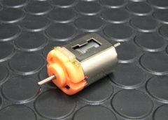 1/32スロットカー用汎用モーター　SKRM-026/26000rpm　FLY・スケレ・カレラなどに最適！ 貫通ロングシャフト・ショートカンモーター