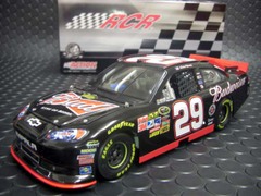 Action 1/24 ﾀﾞｲｷｬｽﾄﾓﾃﾞﾙ　　　◆#29　KevinHarvick "Black　Budwaiser" 　　　 2011/CHEVROLET　IMPALA　　　人気モデル！