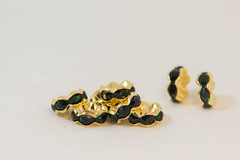 8×3.8　波型ロンデル(ゴールド)　エメラルド