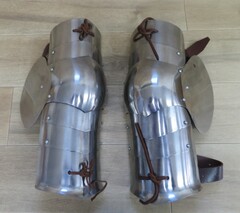 【レンタル商品】 中世 スチール製 レッグアーマー 膝
