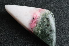 【激レア】ツグツパイト グリーンランド産 27×22×18mm ツグツパイトの商品一覧 | ロシア産フェナカイト専門店 ライネライト