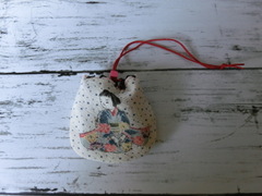 ＊プチ巾着・ポチ袋・帯飾り・にほひ袋＊晴れ着を着た少女＊古布・昭和レトロ