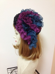1108 風まちフリルベレー帽：紫青レース