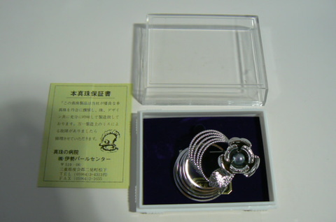 本真珠ブローチ　新古品　保証書付き
