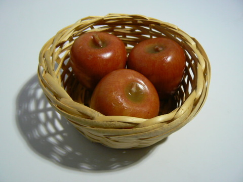 りんごの蝋細工（キャンドル）　かご付き　未使用保管品