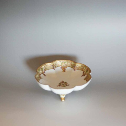 オールドノリタケ　ぶどうの金彩の三つ足の鉢