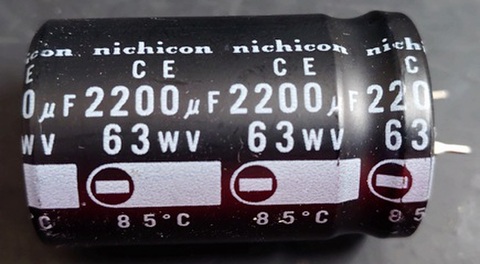電解コンデンサ nichicon製 63v 2200uF