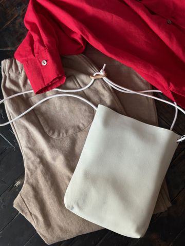 ラスト1点＊ゴートレザーの超軽量サコッシュ