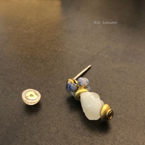 CERASUS Rough Cut Stoneピアス (Vlas Blomme)