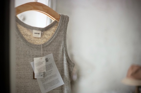 UNDYED×ICHI Antiquites 無染色糸のタンクトップ