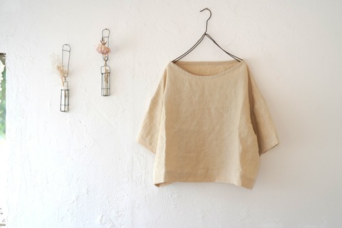 Tシャツみたいなブラウス