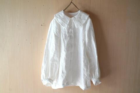大きな襟のブラウス　オフ白