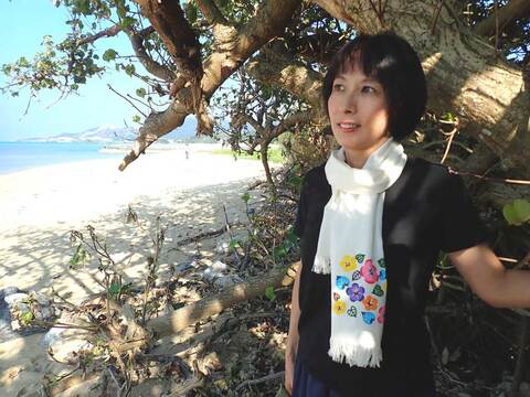 【ネット販売限定】紅型染めストール（ユウナの花）