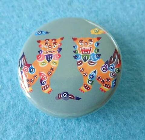 紅型柄缶バッジ（シーサー）