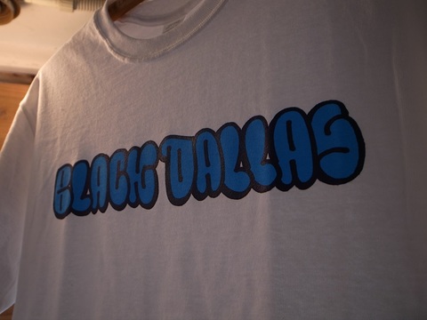 BLACK DALLAS/ブラックダラス"HEKM LOGO"Tシャツ(WHITE)HEKM/ヘキム